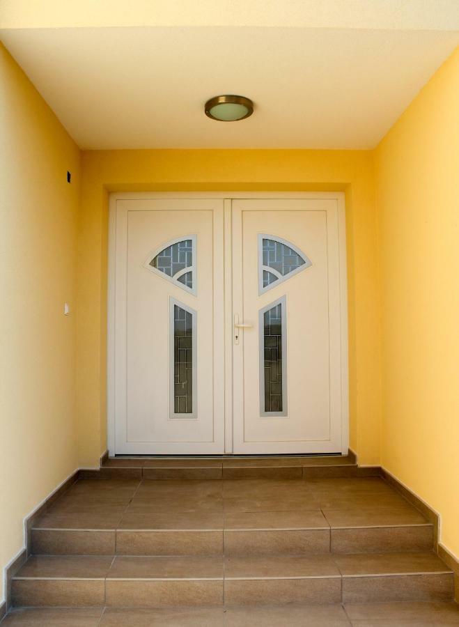Apartmani Marin Vrbnik Εξωτερικό φωτογραφία
